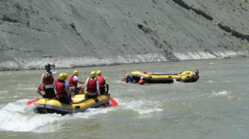 Karasu Nehri'nde Rafting Tatbikatı