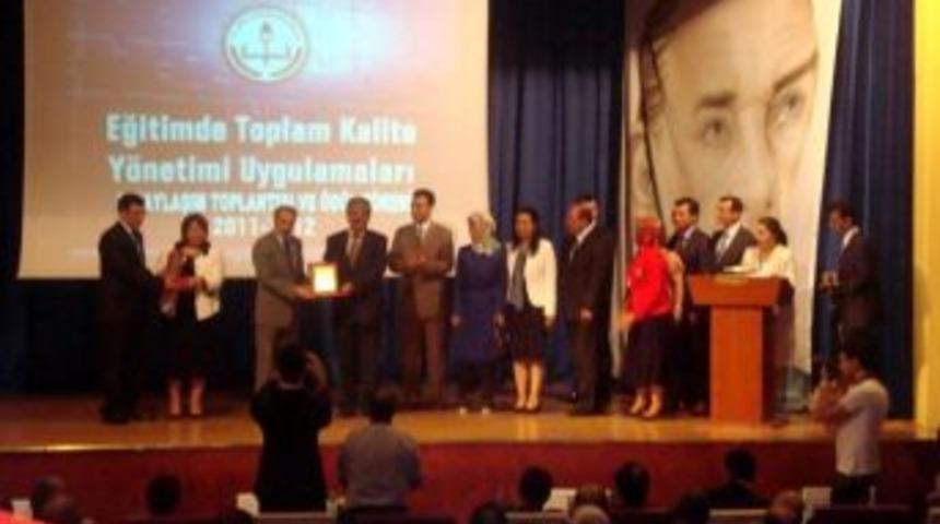 &lsquo;yaşam Boyu Eğitimciyiz&rsquo; Ekibine İkinci &Ouml;d&uuml;l