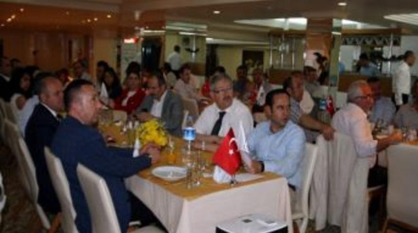 Denizli İhracat&ccedil;ılar Birliği&rsquo;nden Uşaklı Firmalara Plaket