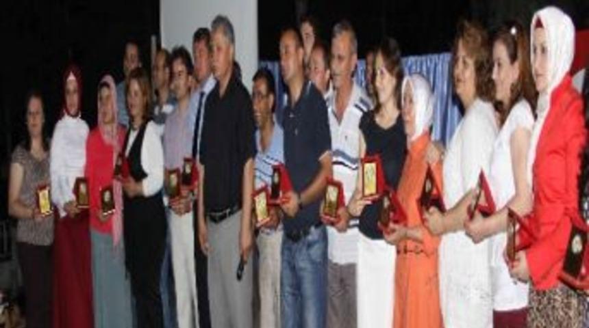 Başkan Yal&ccedil;ın&rsquo;dan Eğitimcilere Plaket