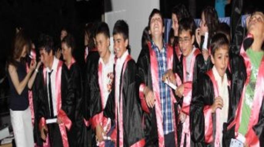 Simavlı Miniklerde Mezuniyet Coşkusu