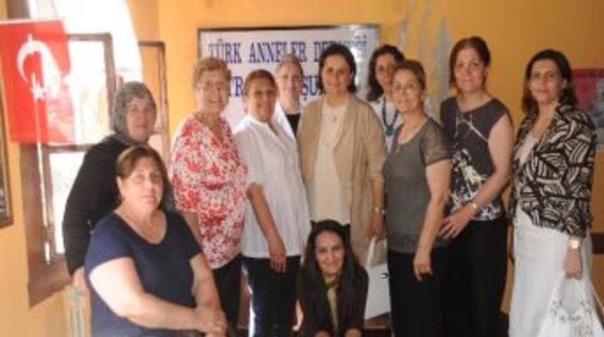 Bayan Kızılcık'tan T&uuml;rk Anneler Derneği'ne Ziyaret