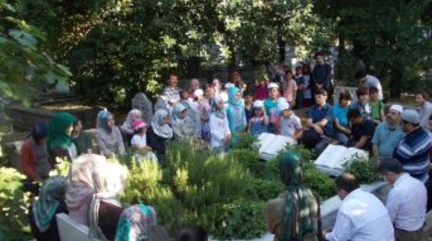 Sakarya Cemil Meri&ccedil; Sosyal Bilimler Lisesi Cemil Meri&ccedil;&rsquo;i Kabri Başında Andı