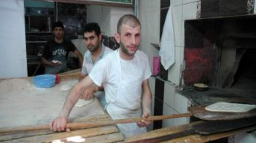Ekmek Parası İ&ccedil;in Kavruluyorlar