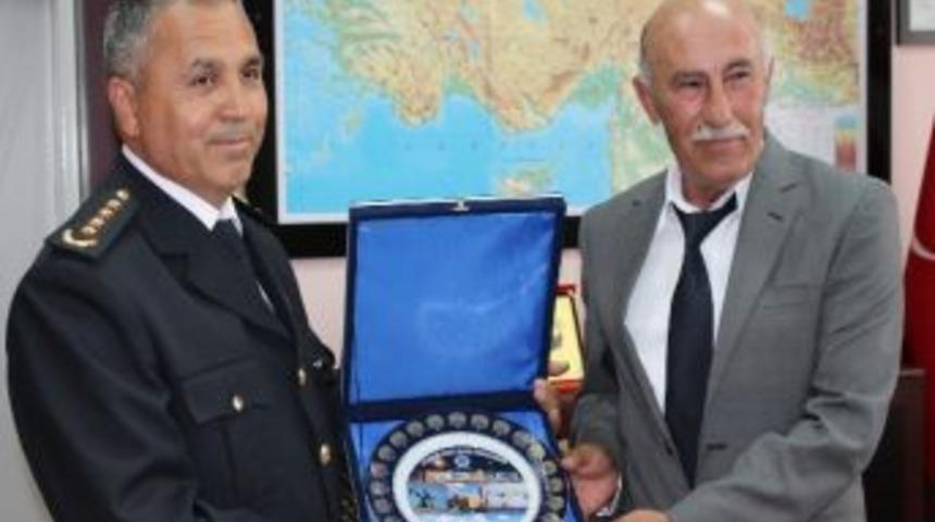 İş Adamı Hakan Avcı'ya Kırşehir Pmyo&rsquo;ya Katkılarından Dolayı Plaket Verildi