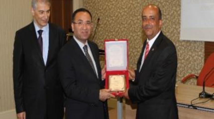 Siyaset Akademisinde Konya İl Birincisine Bakandan Plaket
