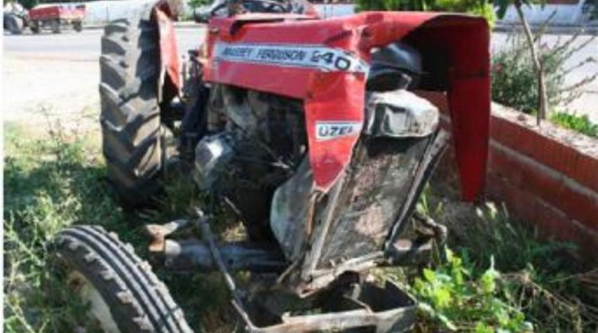 Trakt&ouml;r ile kamyon &ccedil;arpıştı