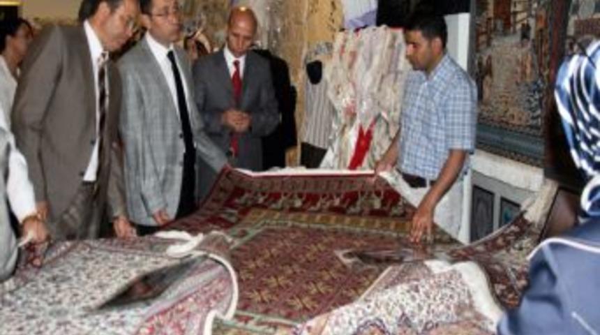 Erzurum Motifli Halılar Sergileniyor