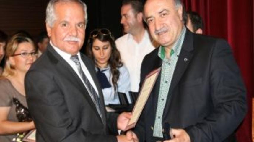 Kızılay D&uuml;zenli Bağış&ccedil;ıları Madalya İle &Ouml;d&uuml;llendirdi