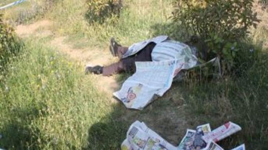 &Ccedil;ayırova'da Erkek Cesedi Bulundu