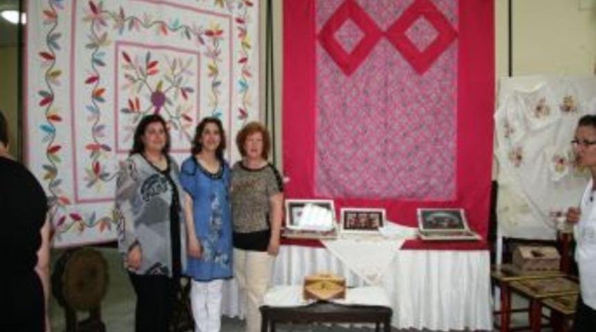 Burhaniye Belediyesi Kadın Platformu El Sanatları Sergisi A&ccedil;tı