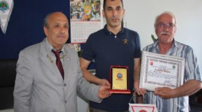 Askf'den 112 Şube M&uuml;d&uuml;r&uuml;ne Plaket