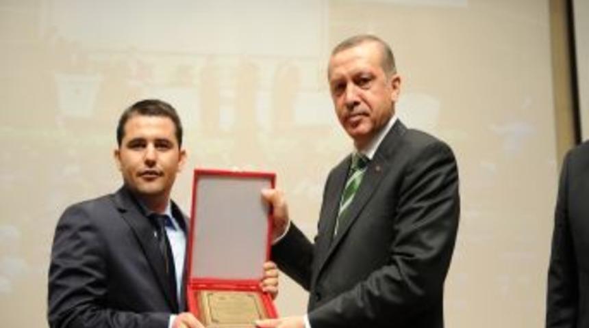 Kurtaran, Plaketini Başbakan'dan Aldı