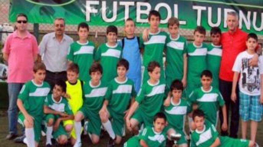 Minik Futbolcuların Şampiyonluk Sevinci