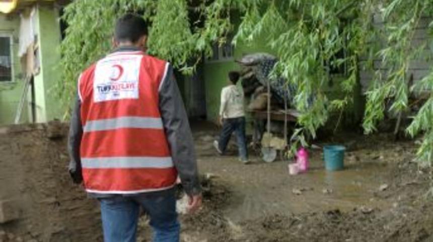 Kızılay, Doğubayazıt'ta Sel Felaketinin Yaralarını Sarıyor