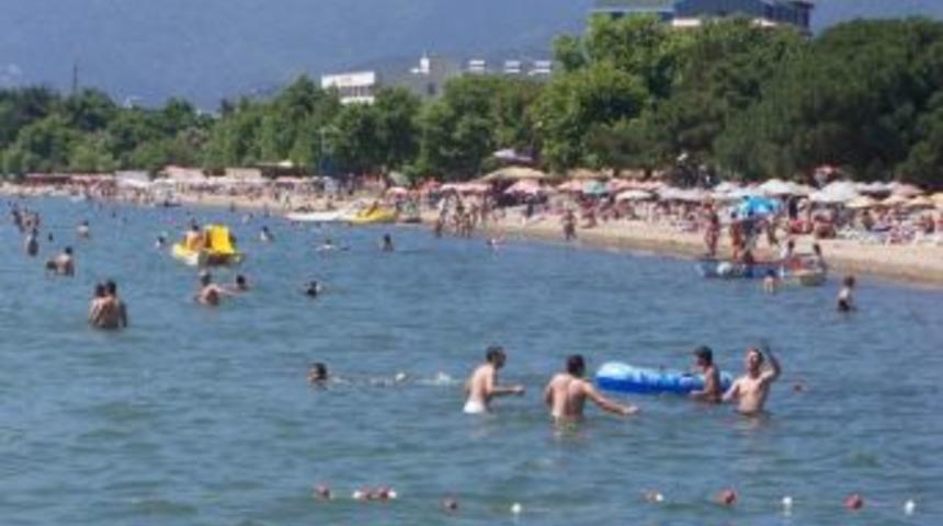 Sıcakdan Bunalan Kendini Denize Attı
