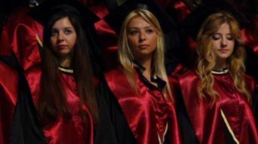 Uludağ &Uuml;niversitesi'nde Mezuniyet Coşkusu