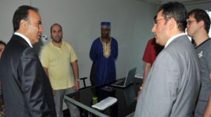 Vali Altıparmak, UA&Uuml; Rekt&ouml;r&uuml;&rsquo;n&uuml; Ziyaret Etti