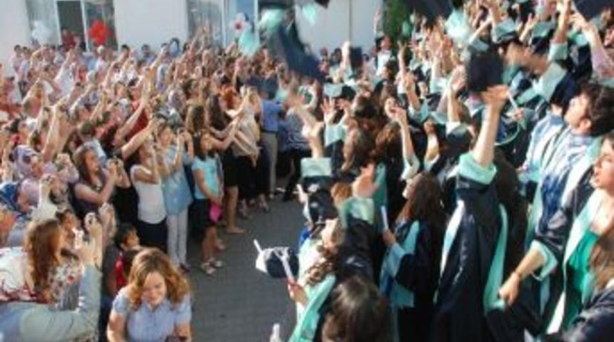 Cemile Yeşil Anadolu Lisesi`nden Mezuniyet T&ouml;reni