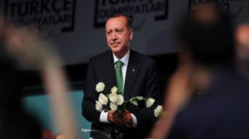 Başbakan Erdoğan&rsquo;dan T&uuml;rk&ccedil;e Sevdalılarına Karanfil