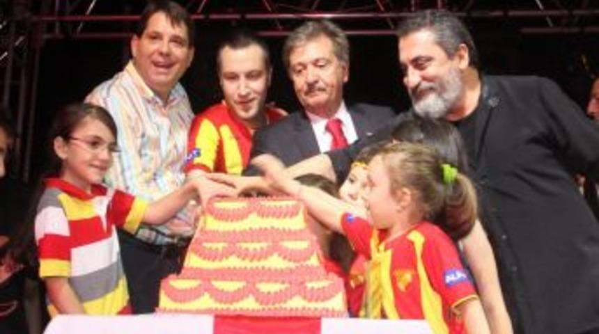 G&ouml;ztepe, 87. Yılını Binlerce Taraftarıyla Kutladı