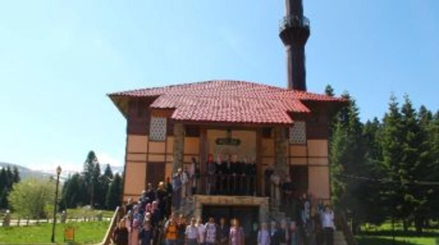 İlahiyat Fak&uuml;ltesi &Ouml;ğrencilerinden Uludağ &Ccedil;ıkarması