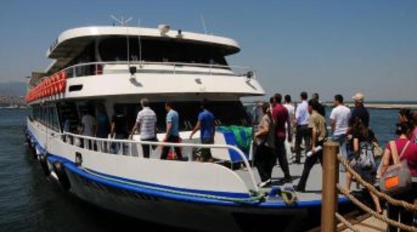 İzmir'de Arabalı Vapur &Uuml;cretleri Indirildi