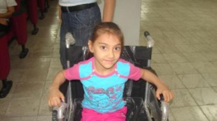 Mavi Kapak Minik Zeynep'i Hayata Bağladı