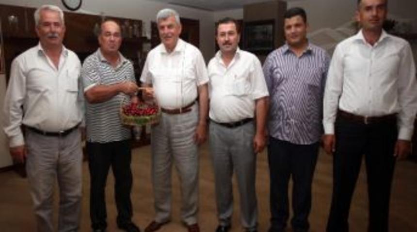 Ziraat Odası'nın Yeni Y&ouml;netimi Karaosmanoğlu'nu Ziyaret Etti