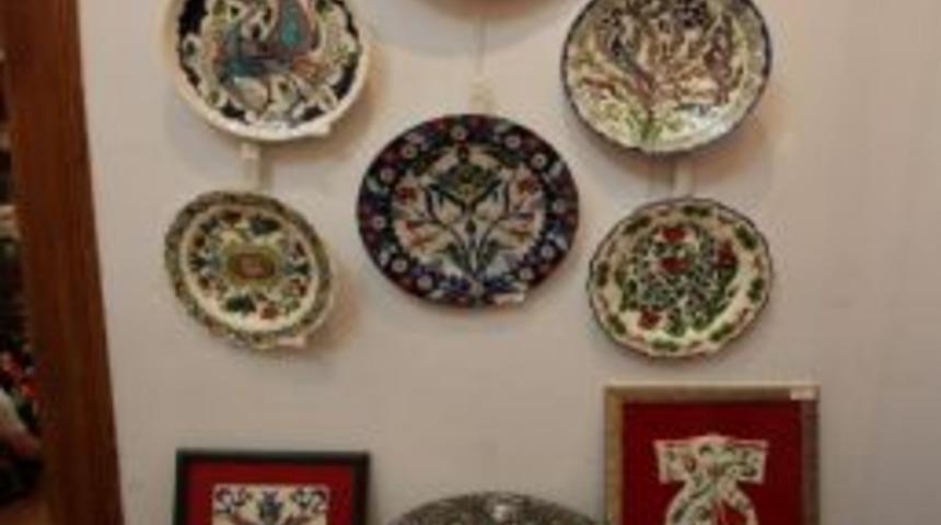 T&uuml;lov Kadınları Yıl Sonu Sergi A&ccedil;ılışlarını Başkan Tartan'la Yaptı