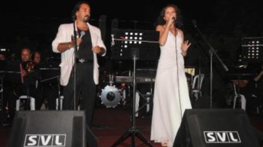 İzmirliler Ephesus Brass Ve Ay&ccedil;a Varlıer İle Coştu