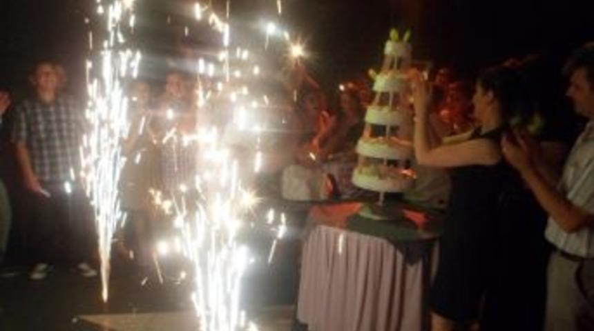 D&uuml;zce Namık Kemal İlk&ouml;ğretim Okulu'nda Mezuniyet Coşkusu