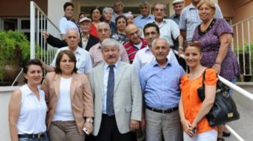Başkan Akaydın Yaşlıların Babalar G&uuml;n&uuml;&rsquo;n&uuml; Kutladı