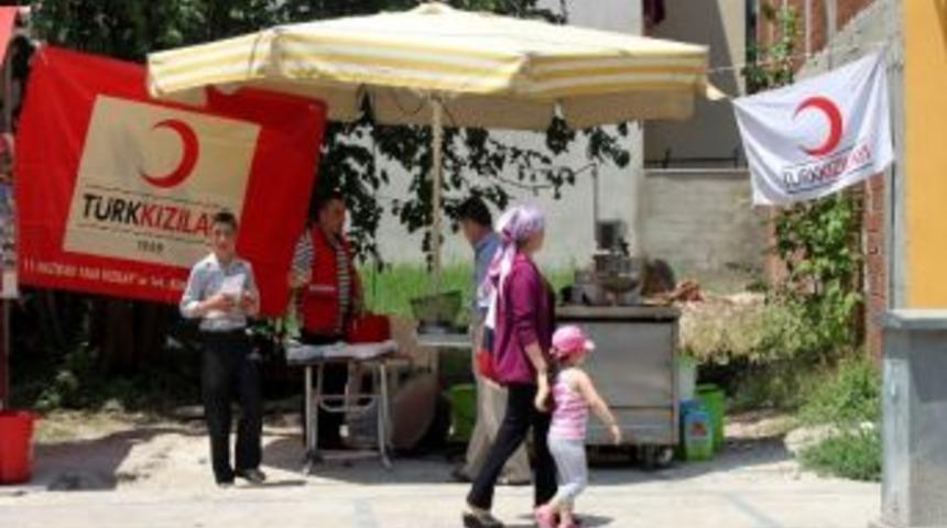 Salihli Kızılay&rsquo;da Kutlamalar S&uuml;r&uuml;yor