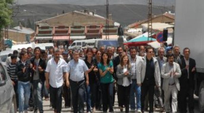 Bdp&rsquo;li Van Milletvekillerinden Sarihan&rsquo;a Ziyaret