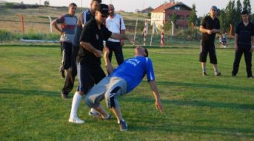 Eşme&rsquo;de Polis Memurlarına Savunma Eğitimi Verildi