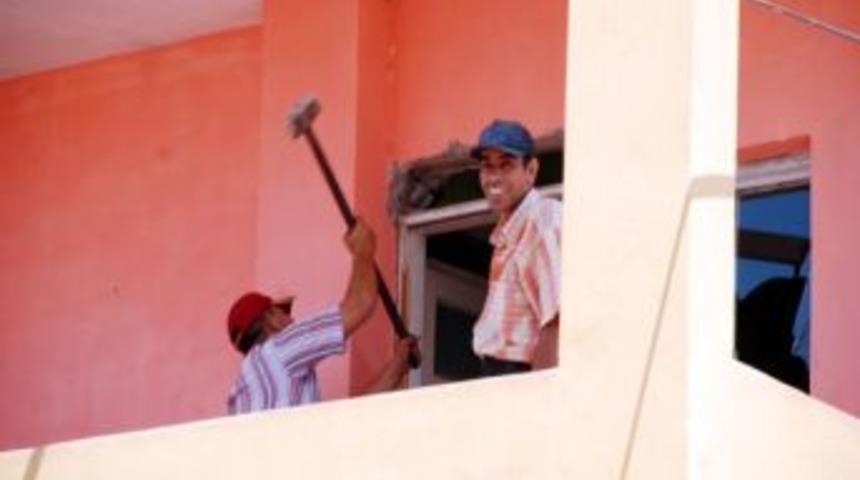 Kentsel D&ouml;n&uuml;ş&uuml;mde Vatandaş Kendi Evini Kendisi Yıkıyor