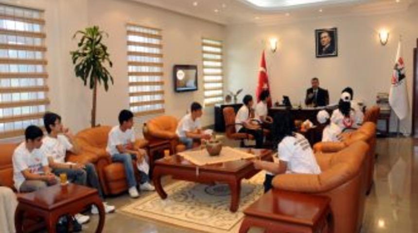 Çalışan Çocuklar Vali Toprak’ı Ziyaret Etti