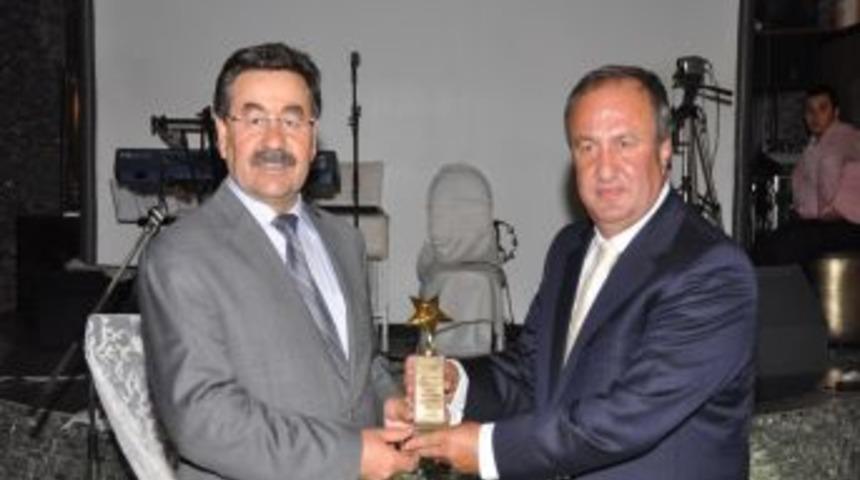 Yakup Odabaşı'na Yılın En İyi Belediye Başkanı &Ouml;d&uuml;l&uuml;