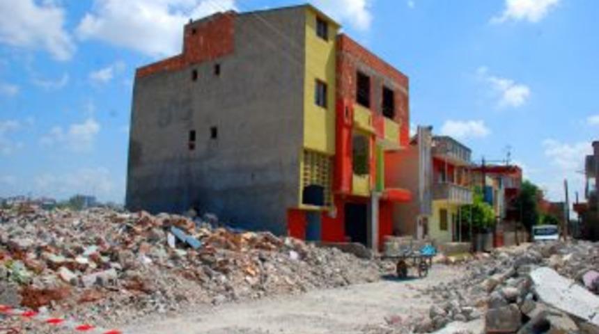 Vatandaş kendi evini kendi yıktı