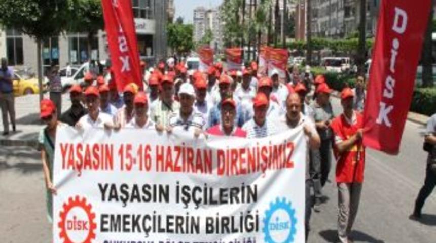 İş&ccedil;i Ve Memurlar &lsquo;sendikal Haklar&rsquo; İ&ccedil;in Sokağa &Ccedil;ıktı
