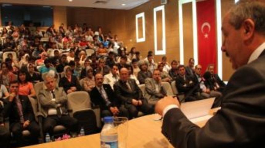 Bayburt &Uuml;niversitesi&rsquo;nde &Ccedil;anakkale Zaferi&rdquo; Ve &ldquo;istanbul&rsquo;un Fethi&rdquo; Konferansı