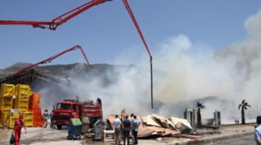 Bodrum'daki Inşaat Malzemeleri Marketi Yangını Kontrol Altına Alındı