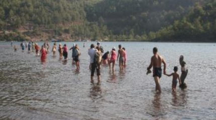 Denizin &Uuml;zerinde Y&uuml;r&uuml;yorlar