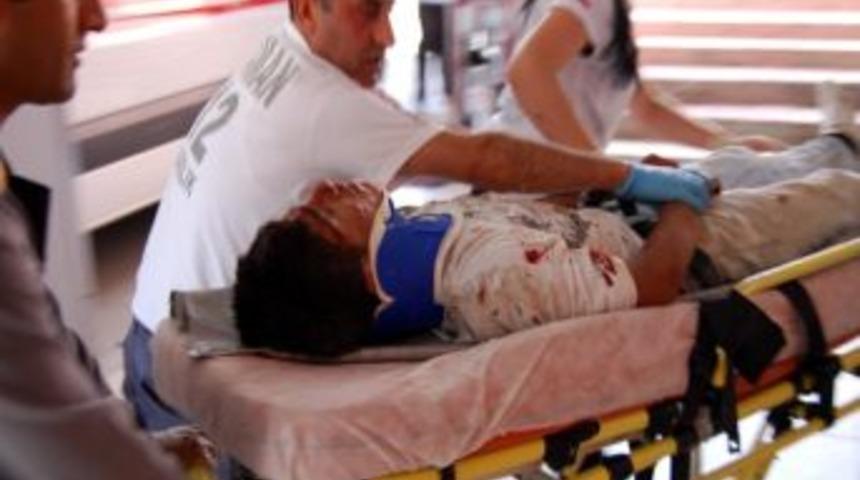 Bisiklet Yayaya &Ccedil;arptı: 3 Yaralı