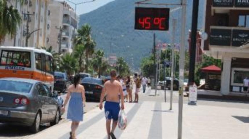 Marmaris'te Termometreler 45 Dereceyi G&ouml;sterdi