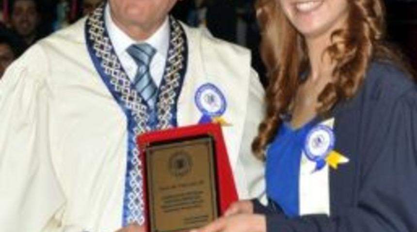 Esog&uuml; Tıp Fak&uuml;ltesi 33. D&ouml;nem Mezunlarını Verdi