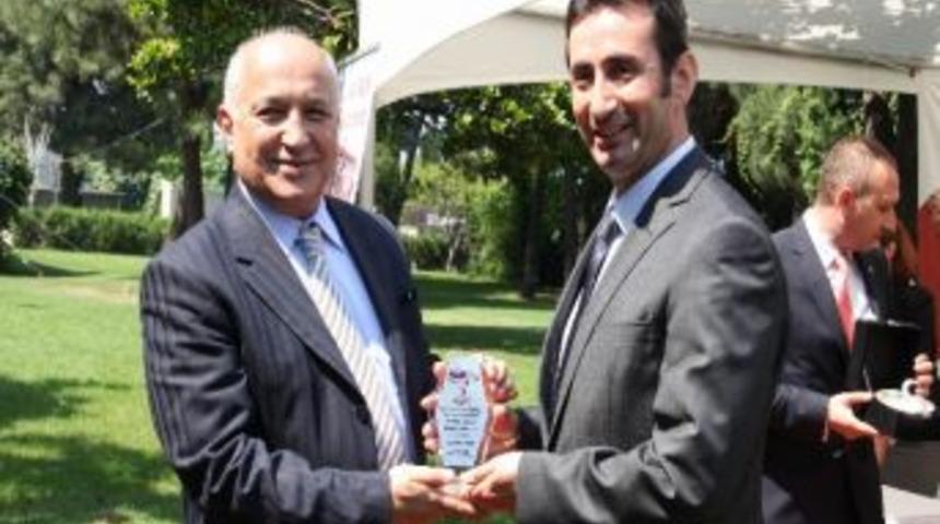 Kızılay Orta Karadeniz Kan Toplama Merkezi&rsquo;ne 2 Yeni Otob&uuml;s