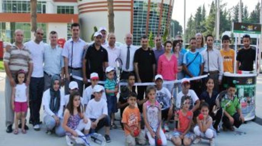 Osmaniye&rsquo;de Sokak Tenisi Etkinliği Yapıldı