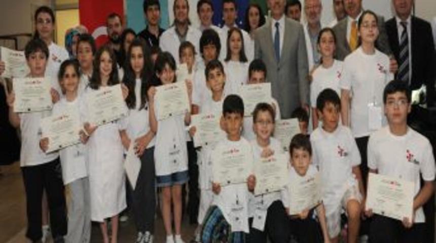 K&uuml;&ccedil;&uuml;k Mucitler Sertifikalarını T&ouml;renle Aldı